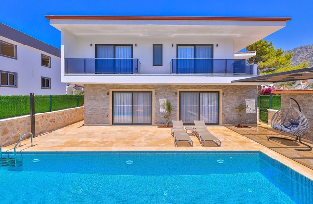 Villa Lizya - Brand new Villa With Jacuzzi and Close to Town and Beach
