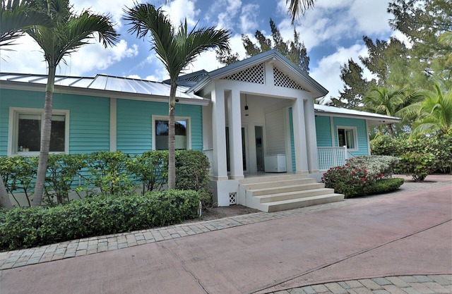Villa Los Cocos Private Luxurious Beachfront Villa - Bimini Bahamas