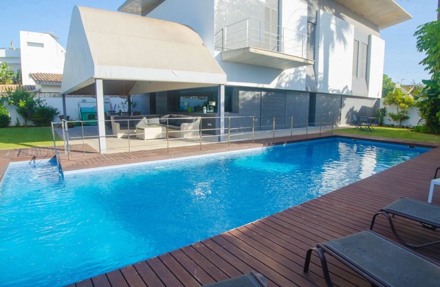 Villa Luna de Mar- Piscina Junto a la Playa