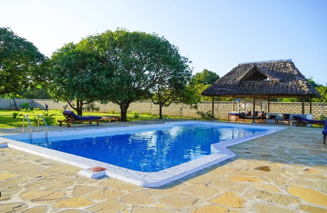 Villa m. Pool, Tropischen Garten & ca 7 Minuten zum Herrlichen Weißen Sandstrand