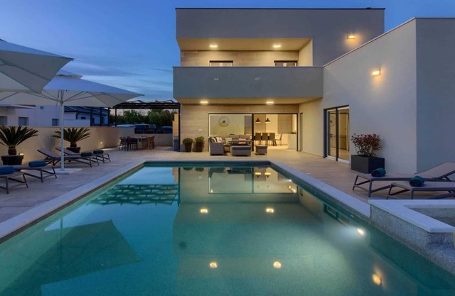 Villa Mako - The modern luxury villa with swimming pool and whirlpool in a quiet suburb of Pula