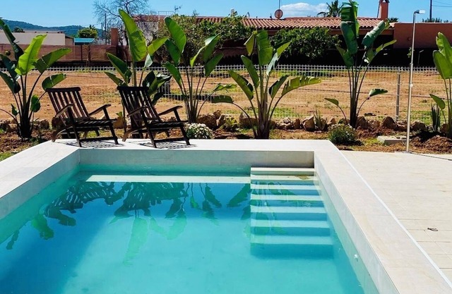 Villa Maria: Relax, 3 km Bossa Beach, spacious rooms, wifi, pool