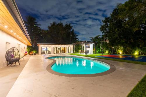 Villa Mayami Modern Living Pool Gym Bsk Crt