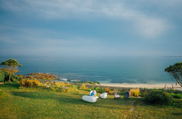 Villa on the beach with access to the beach close to Bedonet and Concarneau
