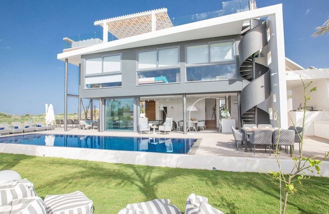Villa Papadopo - Luxury 3 Bedroom Villa with Private Pool, Hot Tub and Sea Views