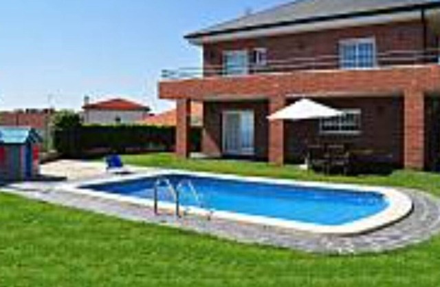 Villa Preciosa con Mucha Intimidad y Piscina Privada