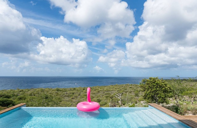 Villa Rilèks . Your home in the tropics!