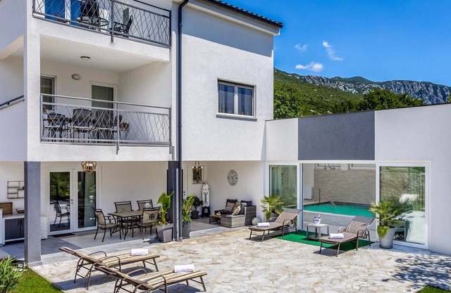 Villa Savin - Four Bedroom Villa, Sleeps 8