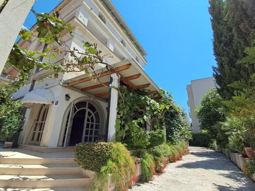 Villa Velzon Guesthouse
