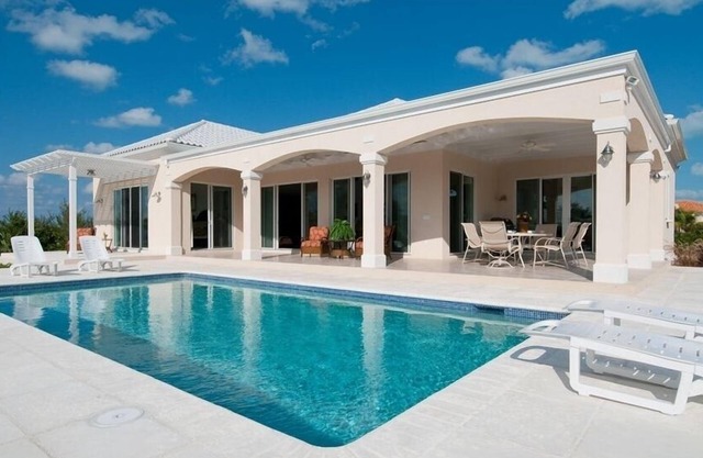 Villa Vivace - New Luxurious Seaside Home