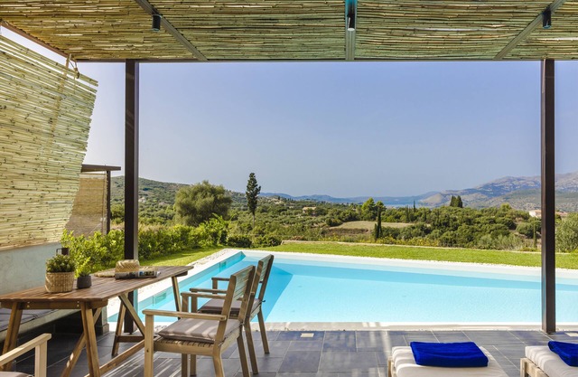 Villa Volare : A luxury villa 10 minutes from city center and the airport!