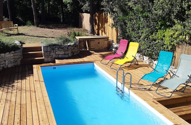 Villa with garden and heated swimming pool. 700 m from beaches and shops.