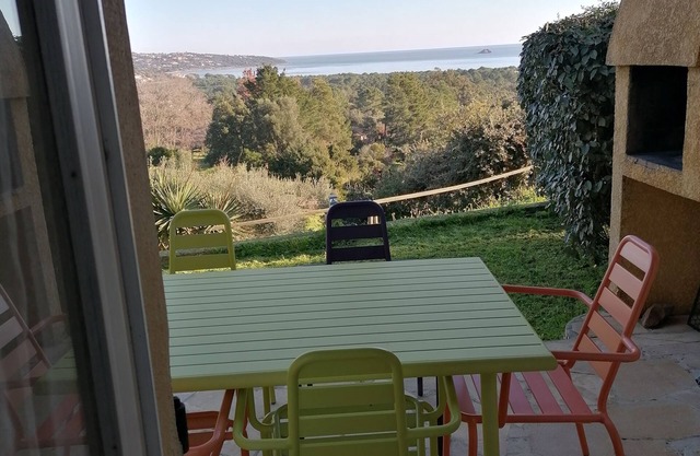 Villa with beautiful panoramic sea view, quiet, garden