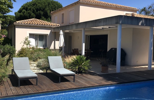 Villa with pool at the gates of the Creeks