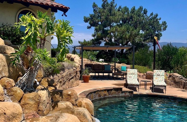 Vineyard Villa with 360-Degree Mtn Views, Private Saltwater Pool & Hot Tub