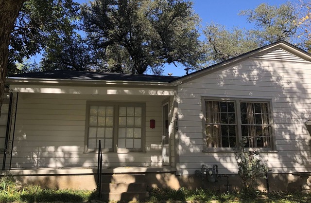 Vintage 3/1 Cameron Park House--sleeps 8; 5 Min To Downtown And Baylor Stadium