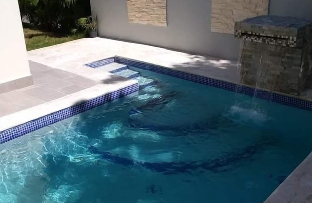 VIP in paradise