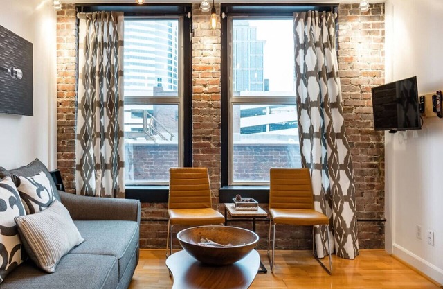 Voted Best of Nashville - Vibrant & Fantastic Downtown Condo
