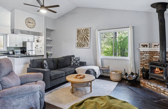 VT-Style Saltbox Designed Condo - Mill Run 5E