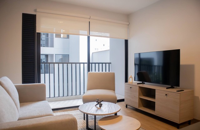 w Peaceful 1BR w/Perfect Balcony in Miraflores