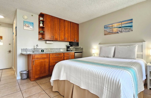 ⛱ Waikiki Beach Studio w/Lanai & Pool at Waikiki Grand Hotel®