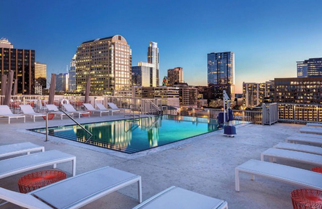 Walk to 6th St! ~ Rooftop Pool ~ Wyndham Austin Resort in the heart of Austin