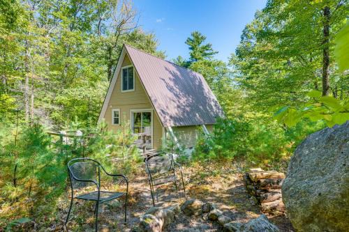 Walk to Beach and Playground Charming Madison Cabin