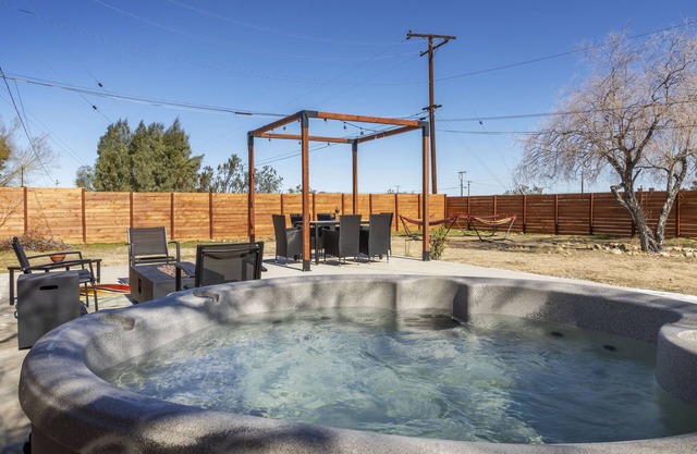 🌵 Walpi Ranch - Joshua Tree Getaway w/Hot Tub, Fire Pit and BBQ! 🌵