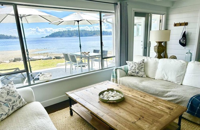 Waterfront Beach House - Pet friendly - Shack by the Sea