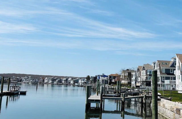 Waterfront Comfort: 2-Bedroom Home in Prime Coastal Location