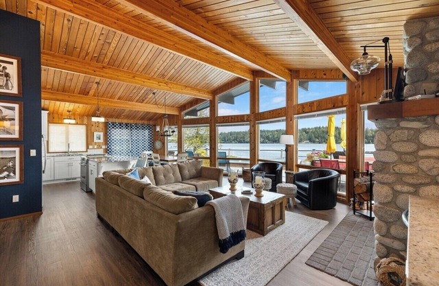 Waterfront Home Pool-Sauna-Pickleball-Kayak
