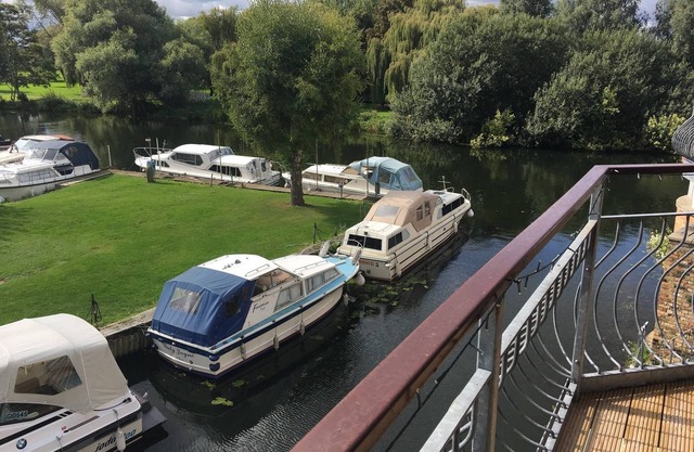 Waterfront House In The Heart Of St Neots