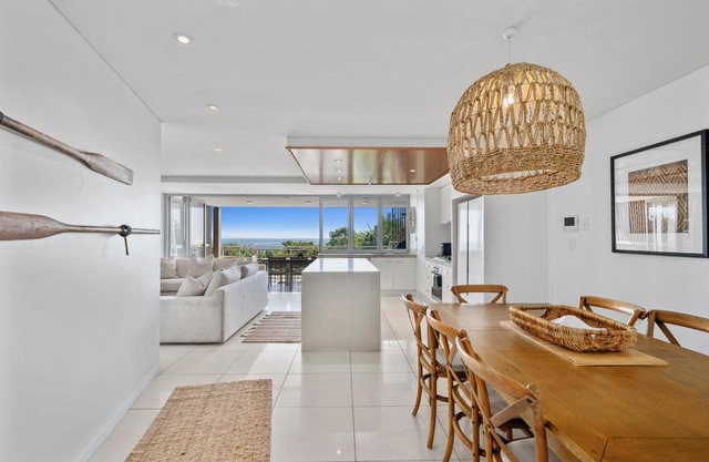 Waves 11 - Beachfront - Sleeps 8