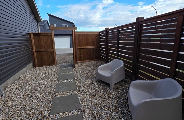 Welcome to Casa Livingston! Kick back and relax in this calm, stylish space