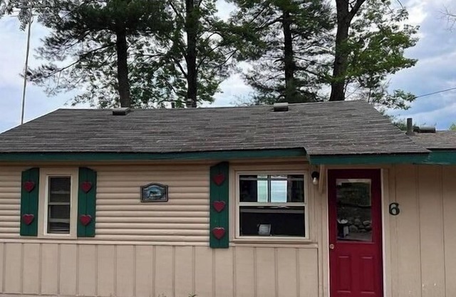 Welcome to Cottage 6 at Heart Lake Resort!