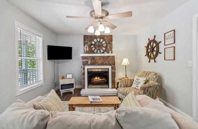 Welcome to Forest Lakehouse at Lake Cumberland – Your Ideal Cabin Retreat!