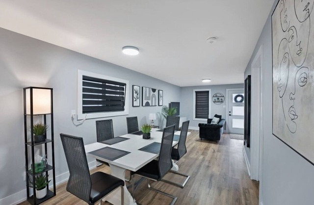 Welcome To Our Modern 2Bdrm/1Bth w/Laundry/BBQ