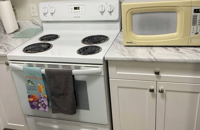 Welcome to the RetreatnA legal 2 bed 1 bath private walk in suite.