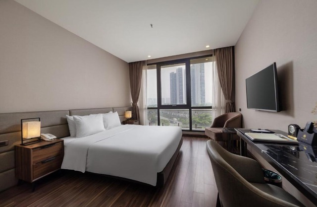 Western Skyline Hotel