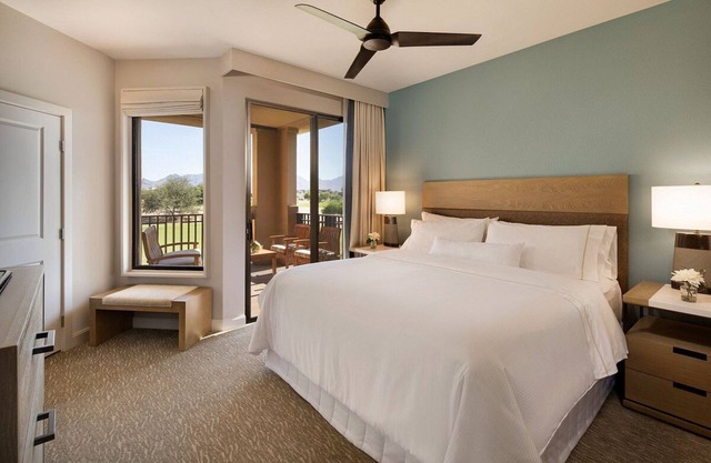 Westin Kierland Villas, WM Phoenix open PGA Golf 1 King, 1 Sofa Bed Sleeps 4