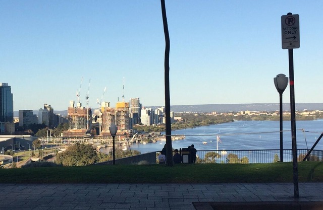 WestPerth5* CBD location 2 bedroom very roomy upmarket unit