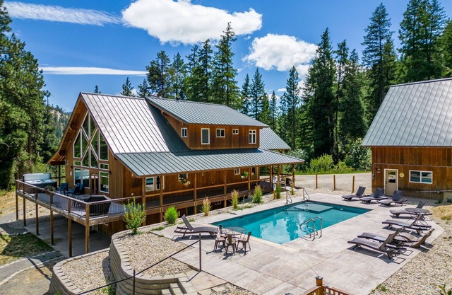 Whisperwood Lodge - Custom Country Lodge