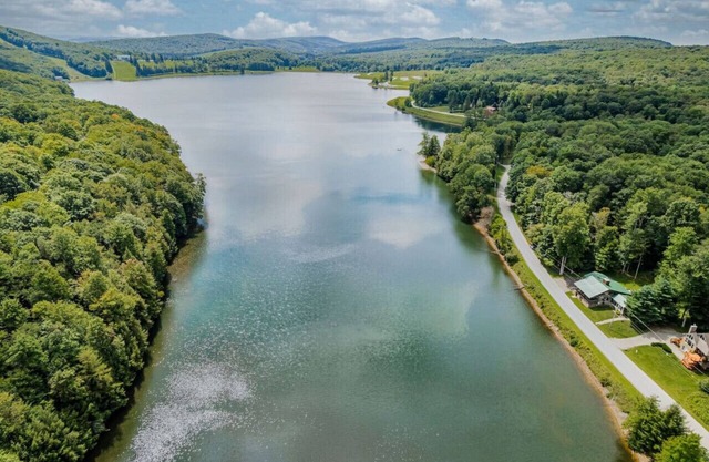 Wintervue: Escape to Nature – Spacious, Pet-Friendly Retreat in WV