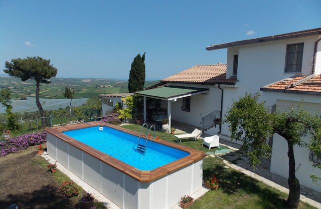 Wonderful private villa for 9 people with private pool, WIFI, TV, terrace and pets allowed