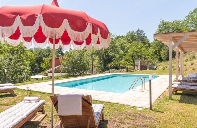 Wonderful private villa with WIFI, hot tub, A/C, private pool, TV, patio and pets allowed
