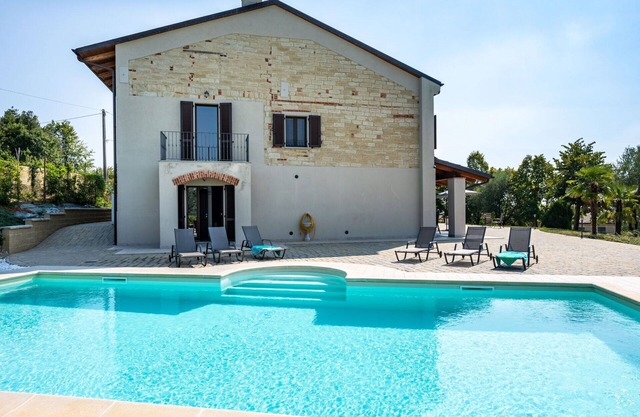 Wonderful private villa for 14 people with A/C, private pool, WIFI, TV and terrace