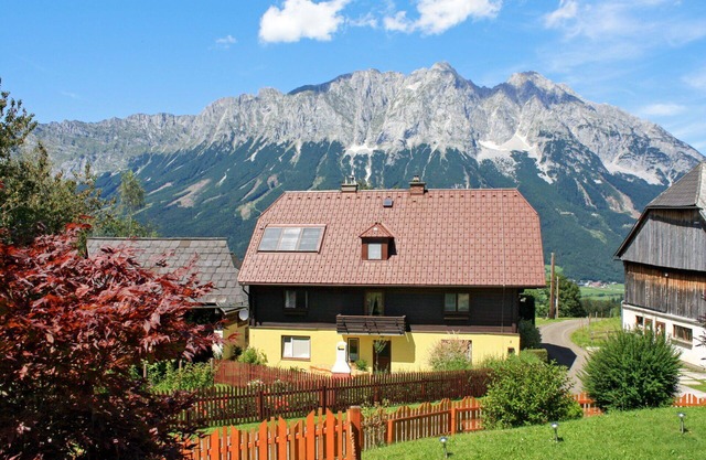 Wonderful private villa for 10 people with TV, patio and pets allowed