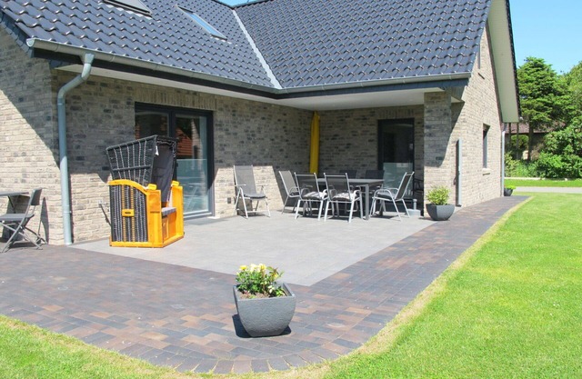 Wonderful private villa for 10 people with hot tub, WIFI, TV and patio