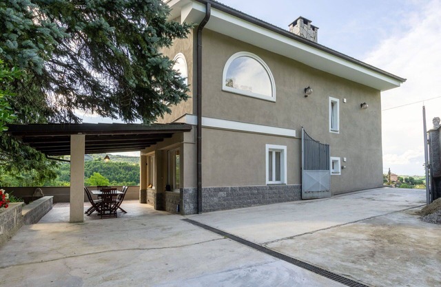 Wonderful private villa for 6 guests with WIFI, A/C, TV, patio and panoramic view