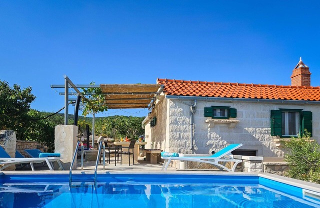 Wonderful private villa for 5 guests with A/C, private pool, WIFI, TV, terrace and panoramic view
